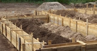 Ленточный фундамент с цоколем в Темрюке - от 15602 руб.